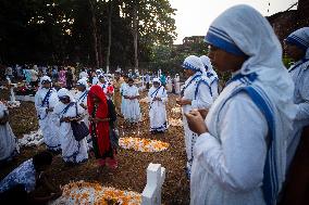 Christians Observes All Souls Day In India