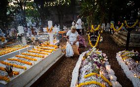 Christians Observes All Souls Day In India