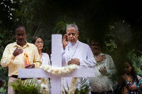 Christians Observes All Souls Day In India