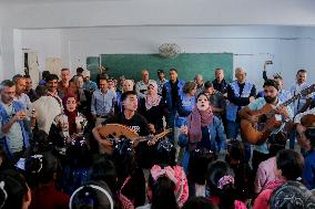 Musicians And Volunteers Perform Classroom - Gaza