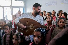 Musicians And Volunteers Perform Classroom - Gaza