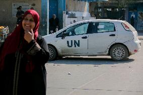 Musicians And Volunteers Perform Classroom - Gaza