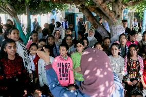 Musicians And Volunteers Perform Classroom - Gaza