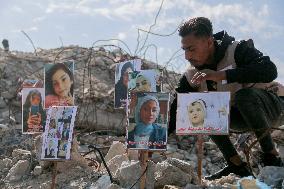 Musicians And Volunteers Perform Classroom - Gaza