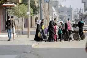 Displaced Palestinians Flee Bombings - Gaza