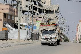 Displaced Palestinians Flee Bombings - Gaza