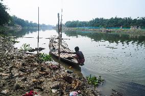 Fish In The Jalangi River Has Decreased Due To Pollution