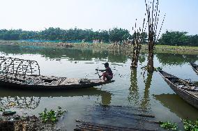 Fish In The Jalangi River Has Decreased Due To Pollution