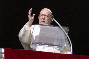 Pope Francis Delivers Angelus Prayer - Vatican