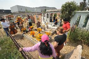 Day Of The Dead Graves Decorations