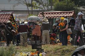 Day Of The Dead Graves Decorations