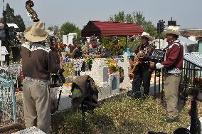 Day Of The Dead Graves Decorations