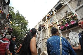 Day Of The Dead Graves Decorations