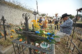 Day Of The Dead Graves Decorations