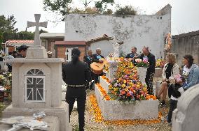 Day Of The Dead Graves Decorations