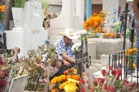 Day Of The Dead Graves Decorations