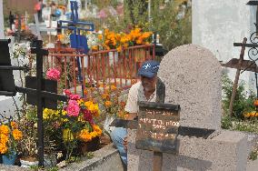 Day Of The Dead Graves Decorations