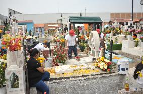 Day Of The Dead Graves Decorations