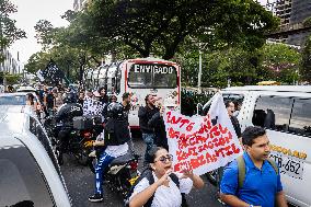 Students Demosntrate Against Defunding in Medellin