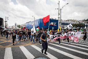 Students Demosntrate Against Defunding in Medellin