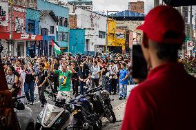 Students Demosntrate Against Defunding in Medellin