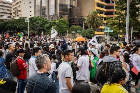 Students Demosntrate Against Defunding in Medellin