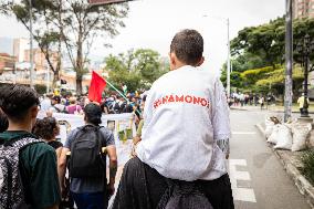 Students Demosntrate Against Defunding in Medellin