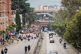 Students Demosntrate Against Defunding in Medellin