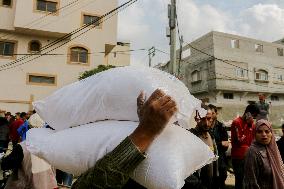 Palestinians Collect Flour - Gaza