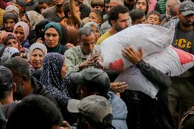 Palestinians Collect Flour - Gaza