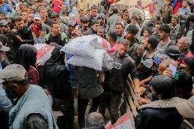 Palestinians Collect Flour - Gaza