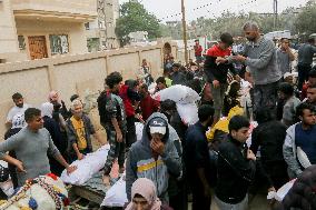 Palestinians Collect Flour - Gaza