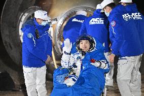 Chinese Space Crew Return To Earth