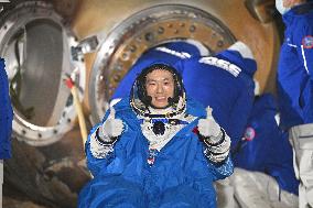 Chinese Space Crew Return To Earth