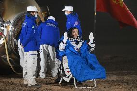 Chinese Space Crew Return To Earth