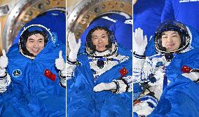 Chinese Space Crew Return To Earth