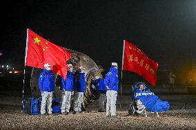 Chinese Space Crew Return To Earth