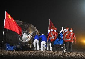 Chinese Space Crew Return To Earth