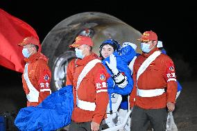 Chinese Space Crew Return To Earth