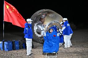 Chinese Space Crew Return To Earth