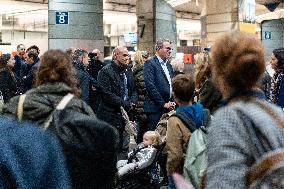 Catherine Vautrin And Francois Durovray Visit Montparnasse Station - Paris