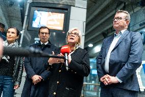 Catherine Vautrin And Francois Durovray Visit Montparnasse Station - Paris