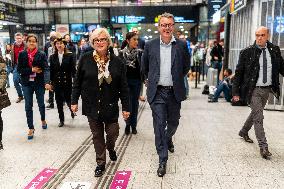 Catherine Vautrin And Francois Durovray Visit Montparnasse Station - Paris