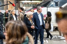 Catherine Vautrin And Francois Durovray Visit Montparnasse Station - Paris