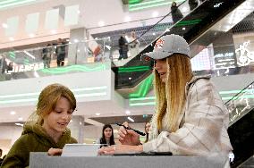 Autograph show of Ukrainian sabre fencer Olga Kharlan in Kyiv