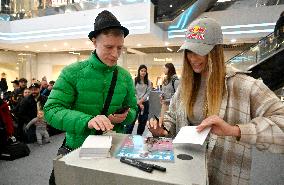 Autograph show of Ukrainian sabre fencer Olga Kharlan in Kyiv