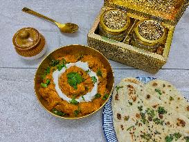 Butter Chicken Served With Naan