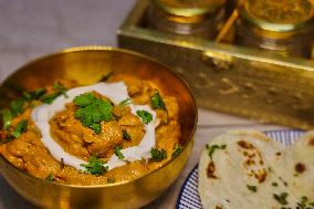 Butter Chicken Served With Naan