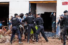 King And Queen Of Spain Pelted With Mud On Visit To Flooded Town