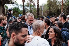 King And Queen Of Spain Pelted With Mud On Visit To Flooded Town